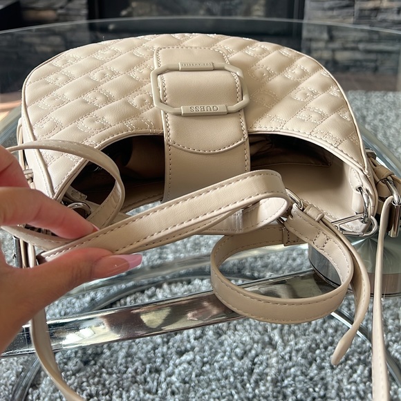 Guess Bag - Picture 3 of 3